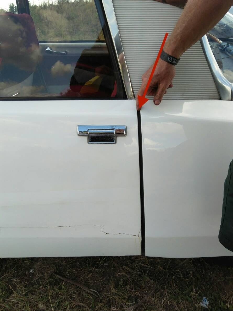 Rubber (with metal rod) set [6] for doors and rear fender (L 700) Citroën ID/DS