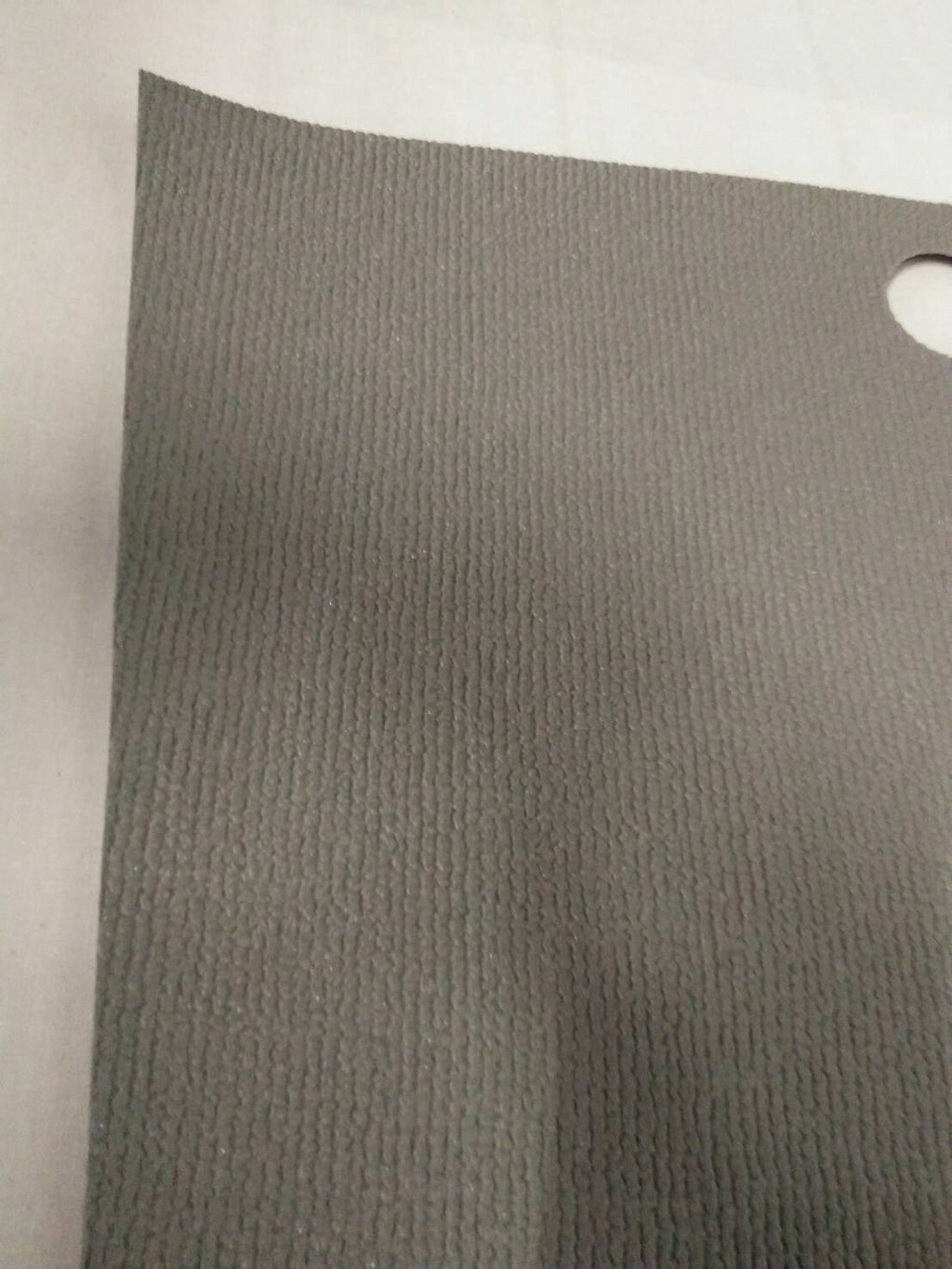 Floor trim under front seats in light gray vinyl laminated with underlayer Citroën ID/DS