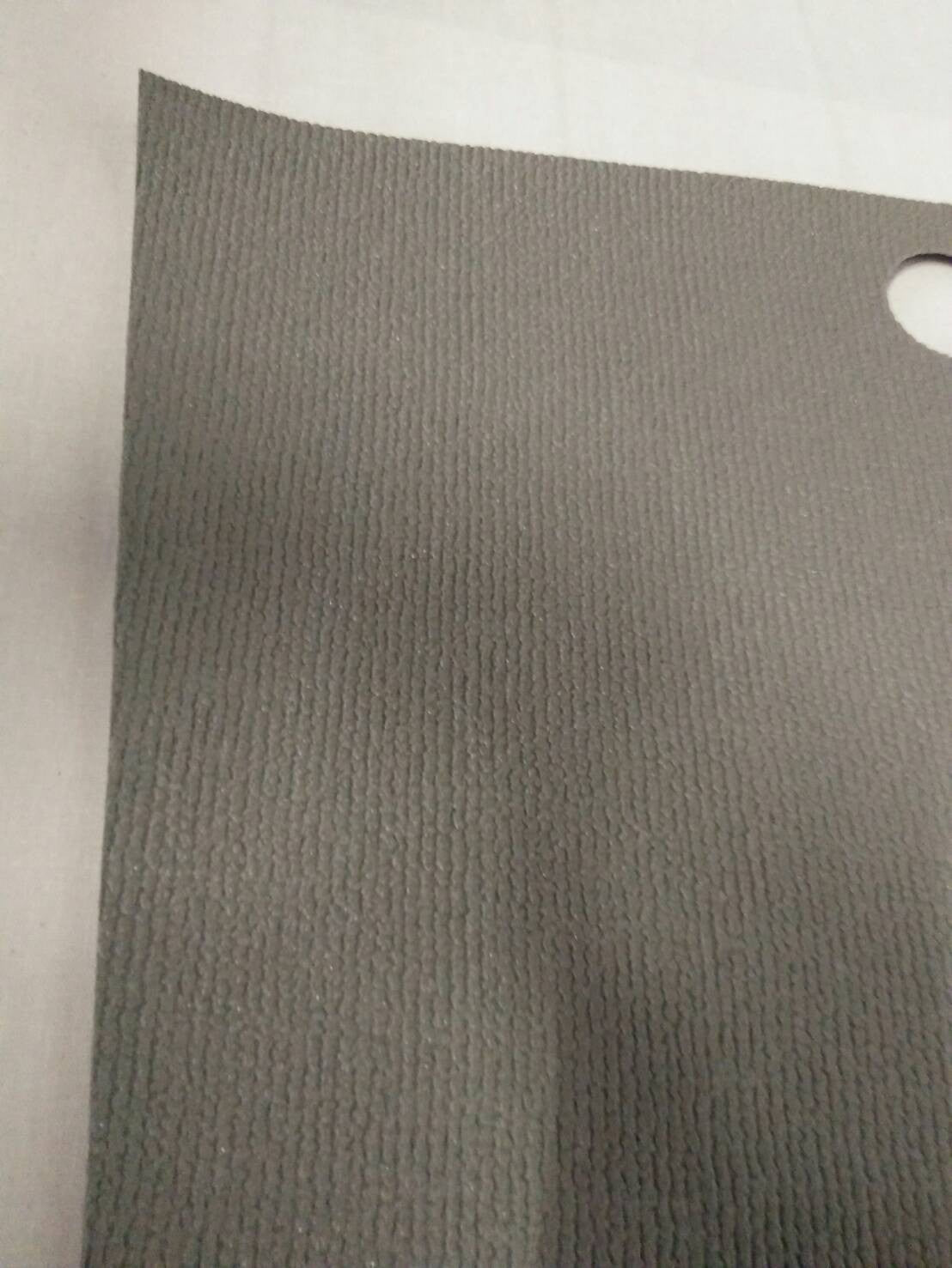 Floor trim under front seats in light gray vinyl laminated with underlayer Citroën ID/DS