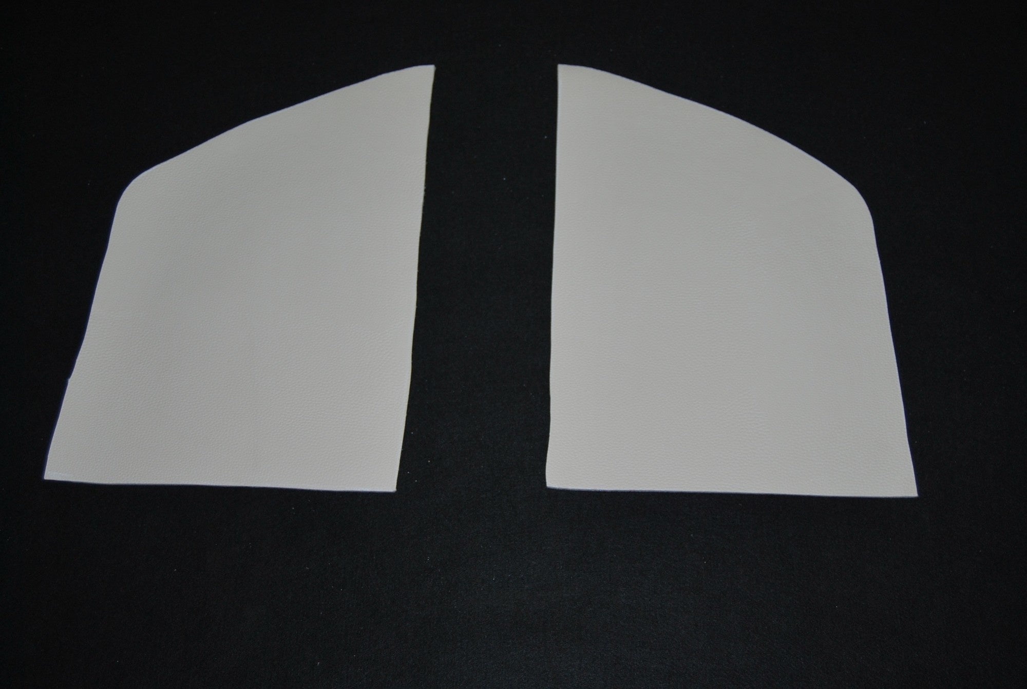 Upholstery set[2]for side trim of the C pillar Citroën ID/DS