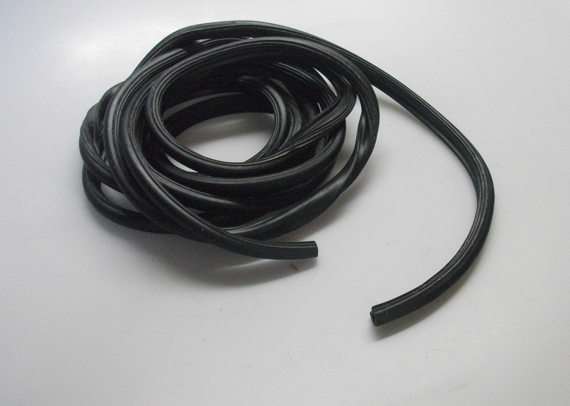 Rubber strip for screwed-on roof (L 5600) Break Citroën ID/DS