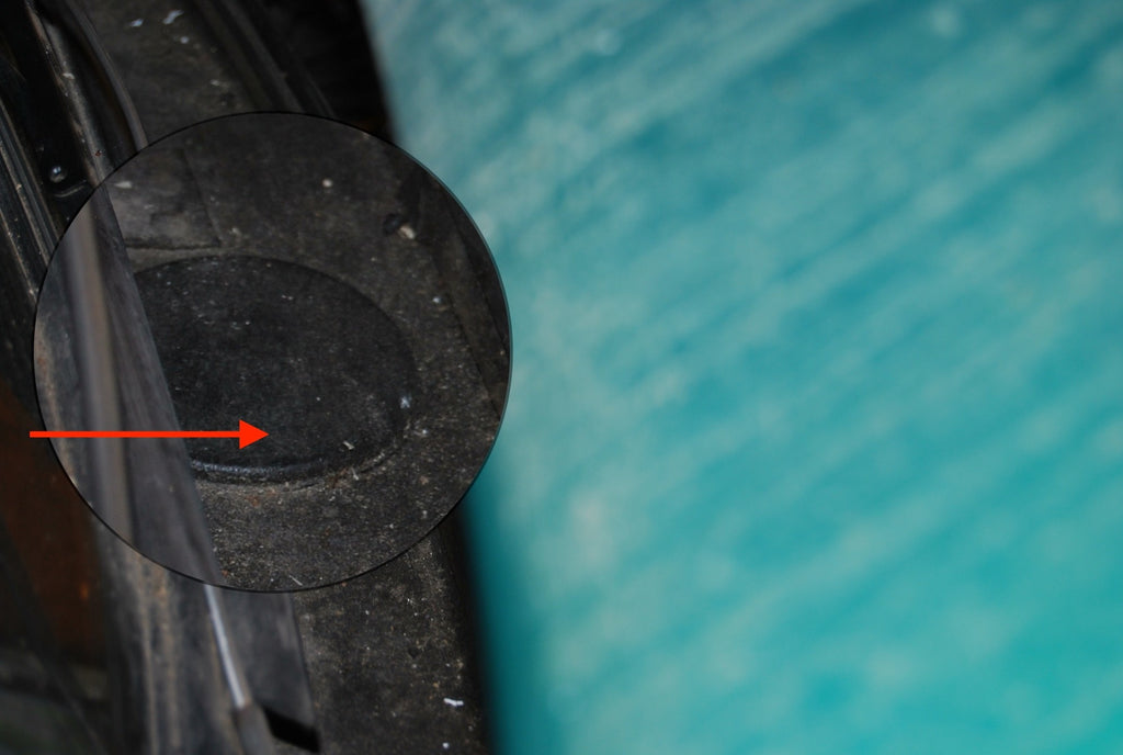 Rubber plug in water gutter above 4 th cilinder original part! Citroën ID/DS