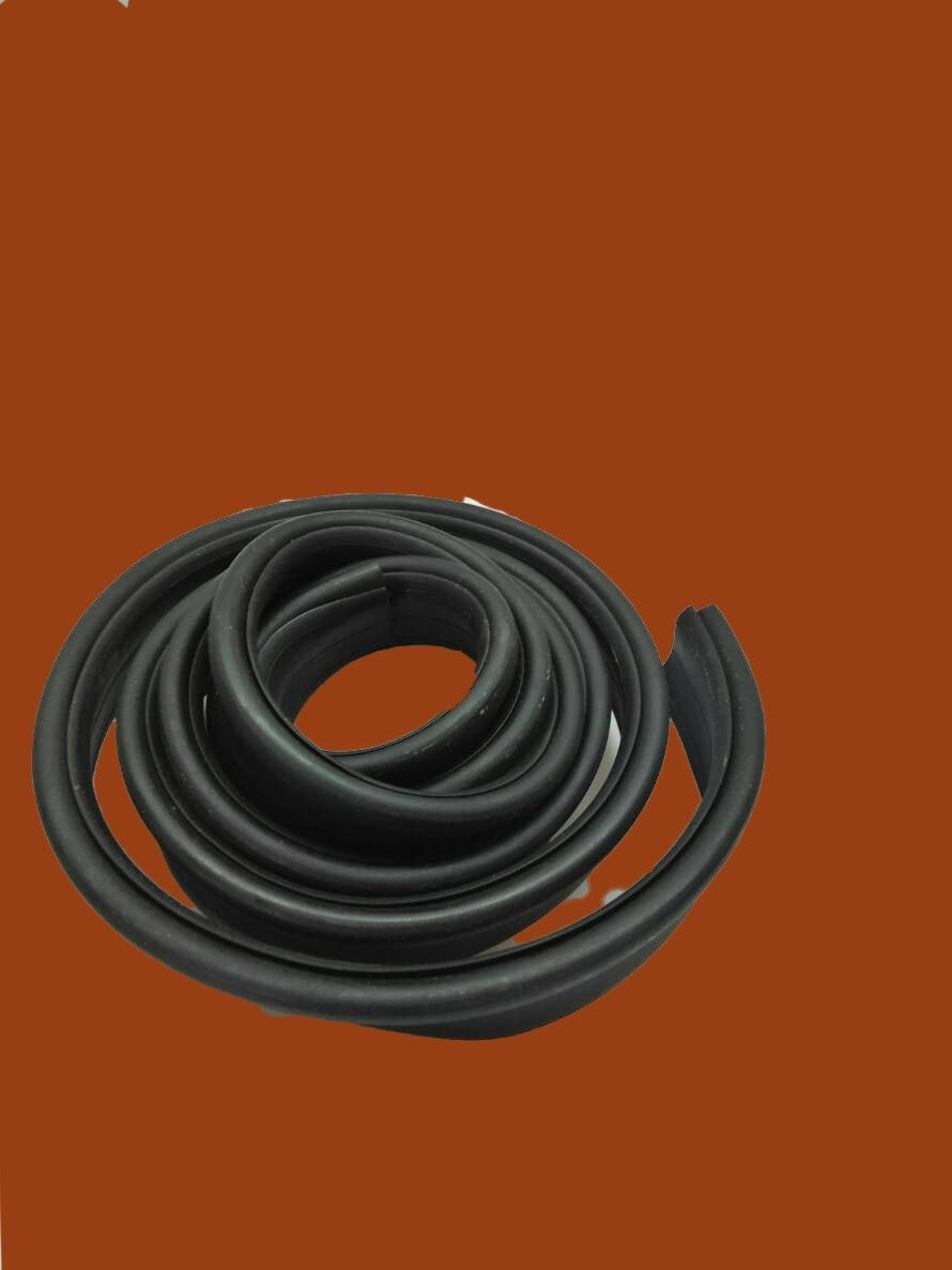 Rubber strip mounted on boot hood between rear window and boot hood (1650) Citroën ID/DS