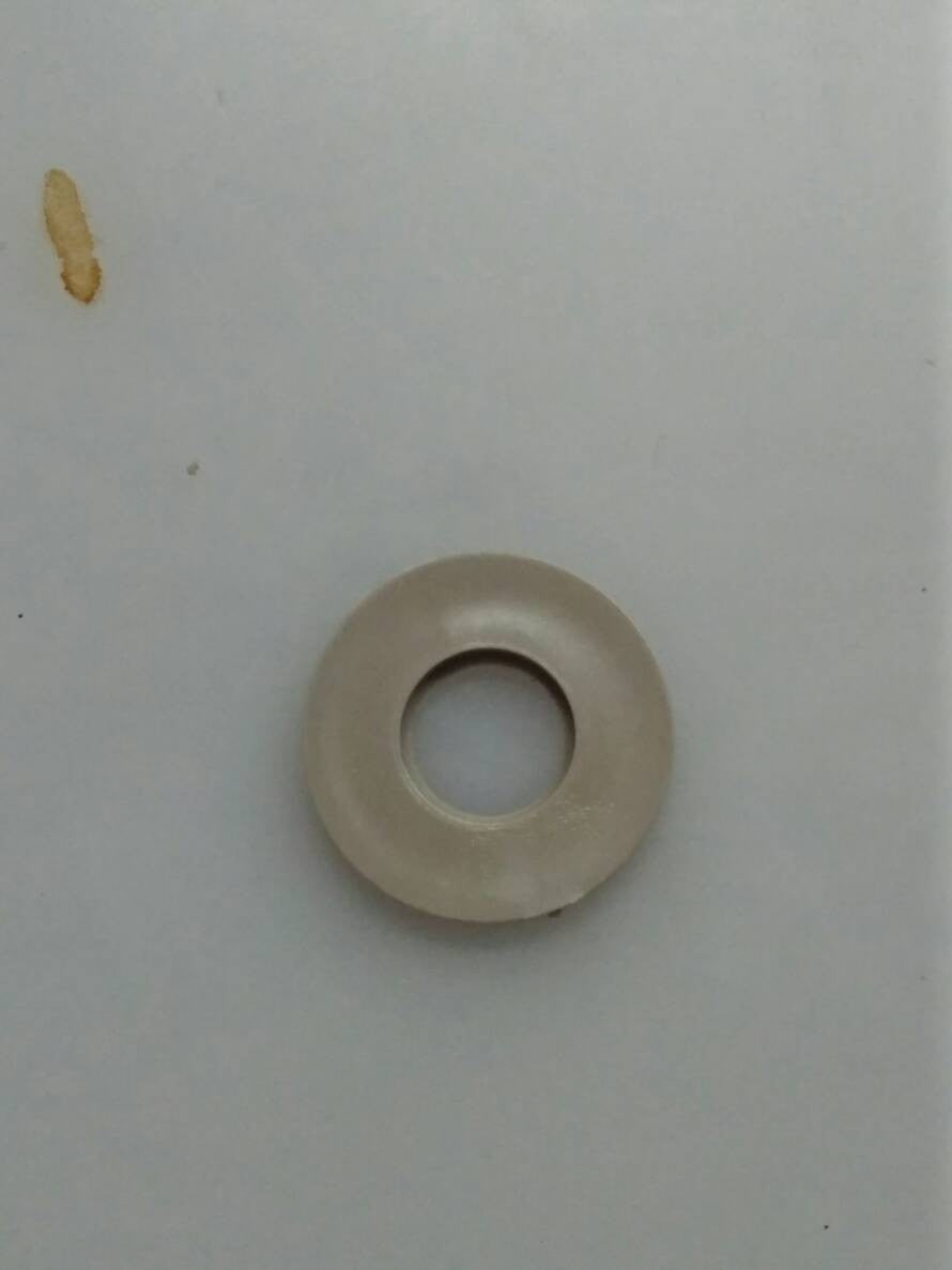 Nylon washer of fixation bolt of rear fender Citroën ID/DS. This ring is important to reduce rust formation on the fender.
