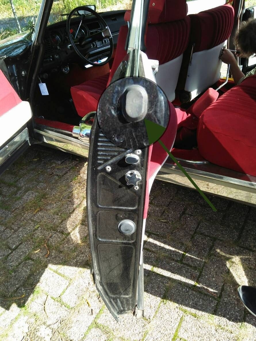 Oval rubber plug for closing of hole to adjust window channel Citroën