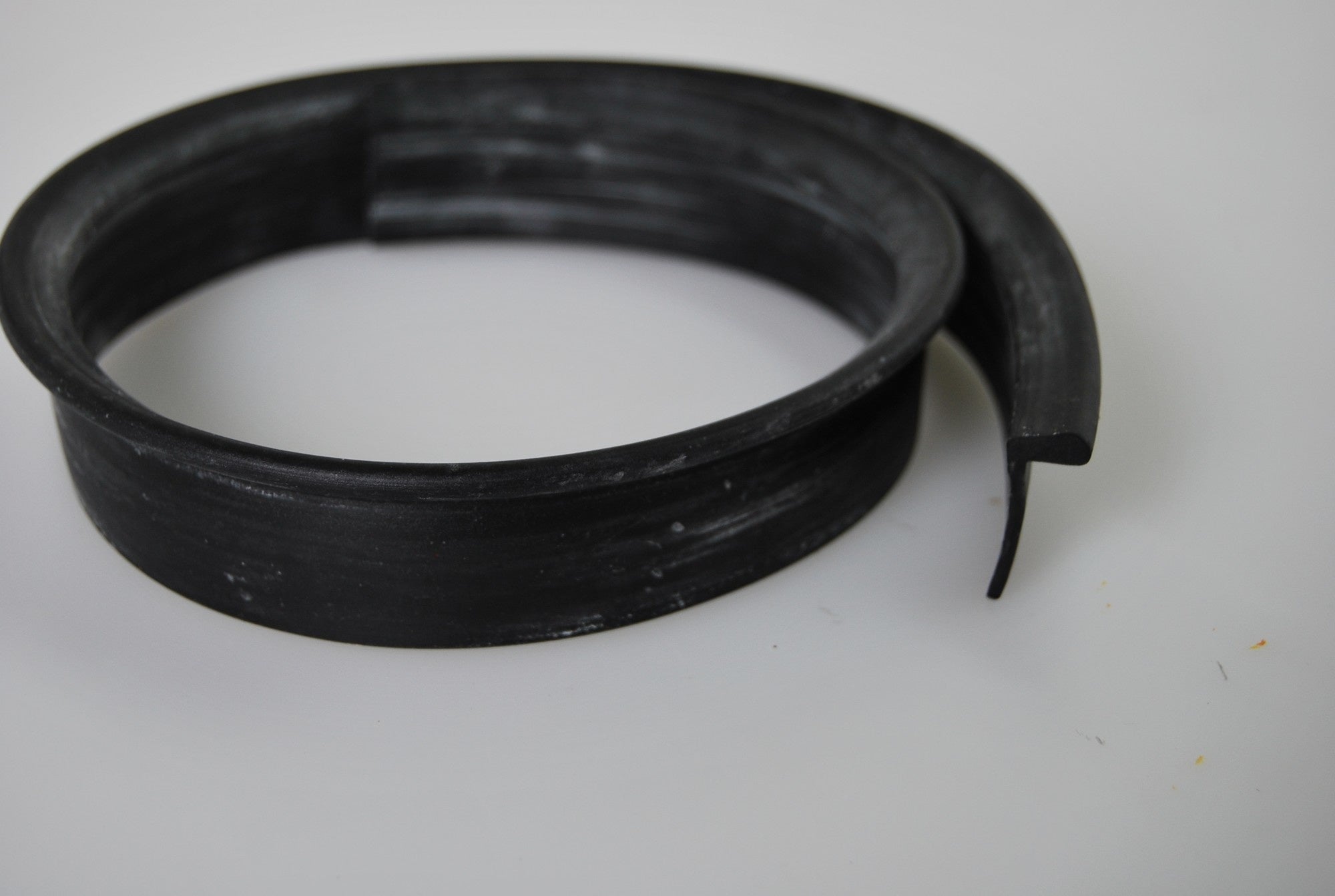 Rubber strip on closing panel of rear fender (L 590) Citroën ID/DS