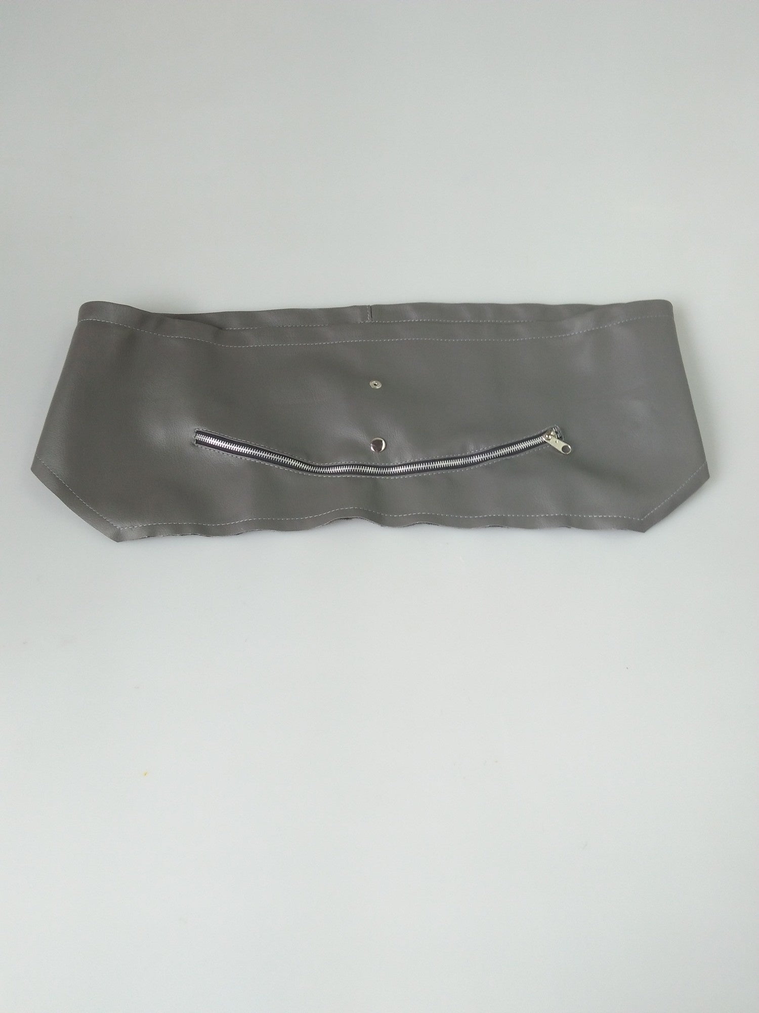 Leatherette conduct with zipper placed in front of the radiator from 65 Citroën ID/DS