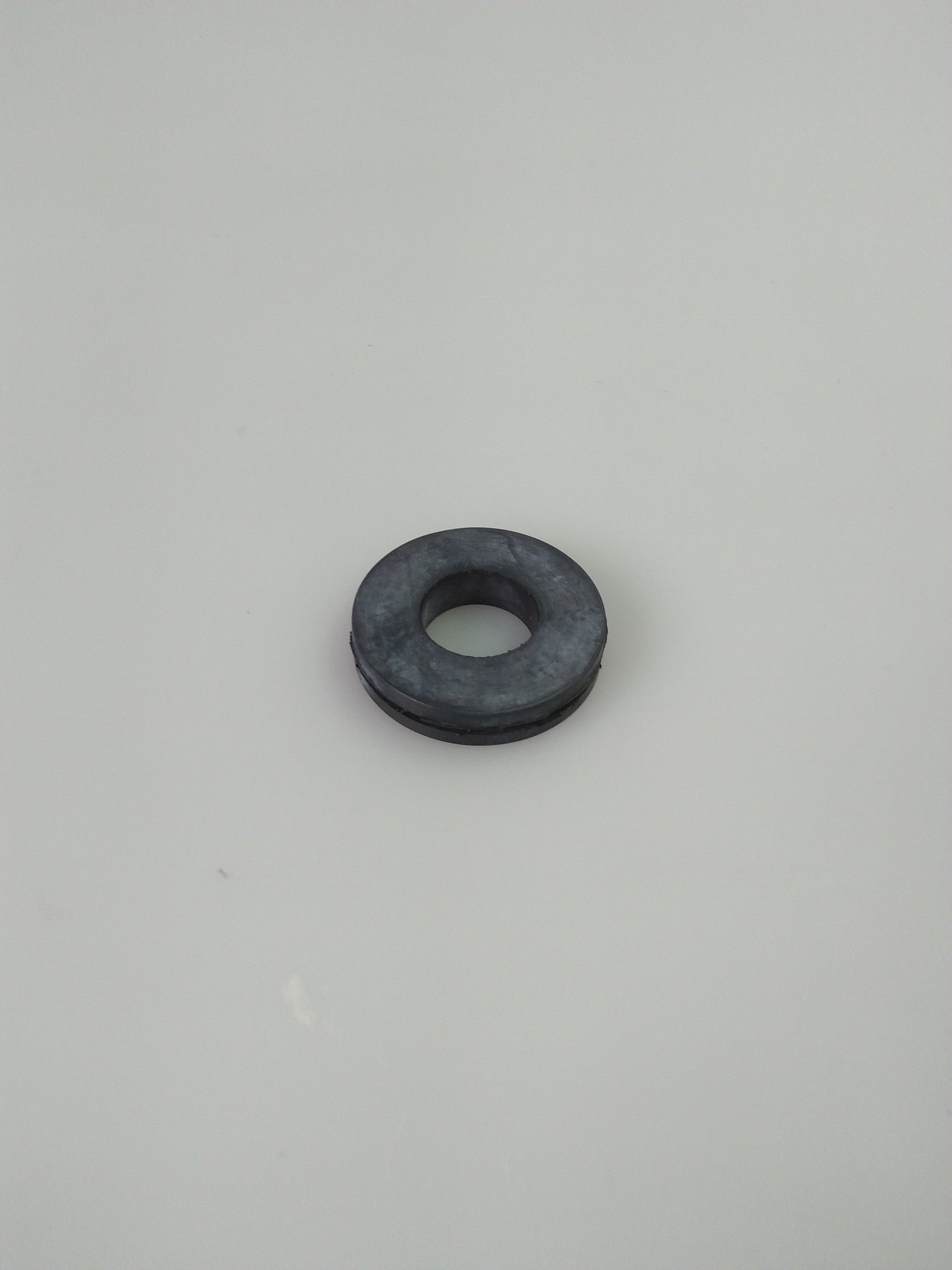 Rubber ring around LHM/LHS hose where hose passes Tie-rod of radiator Citroën ID/DS