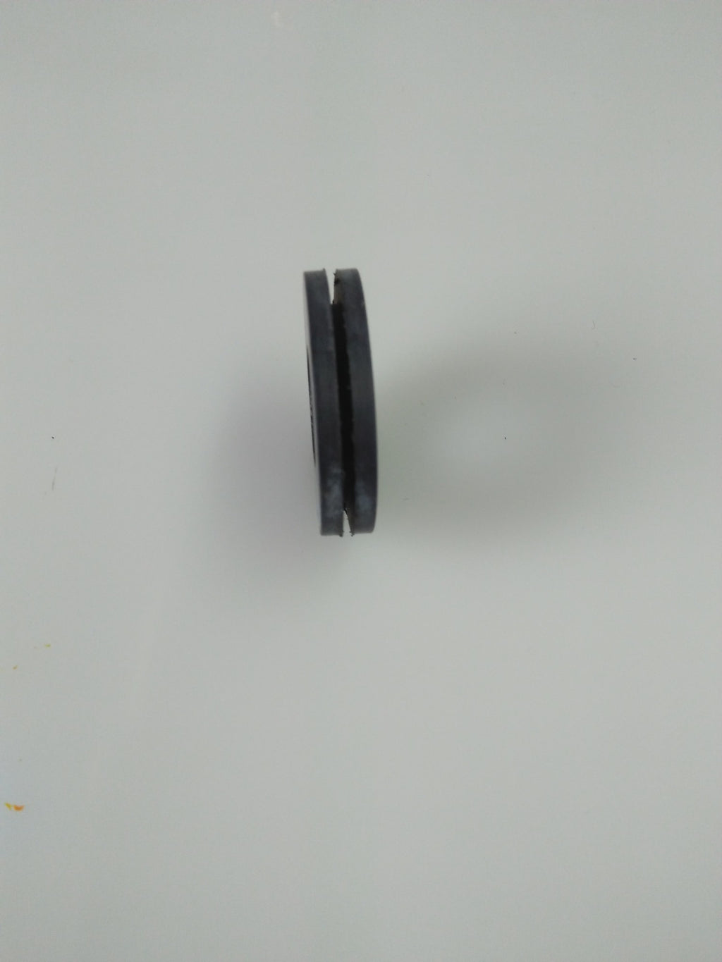 Rubber ring around LHM/LHS hose where hose passes Tie-rod of radiator Citroën ID/DS