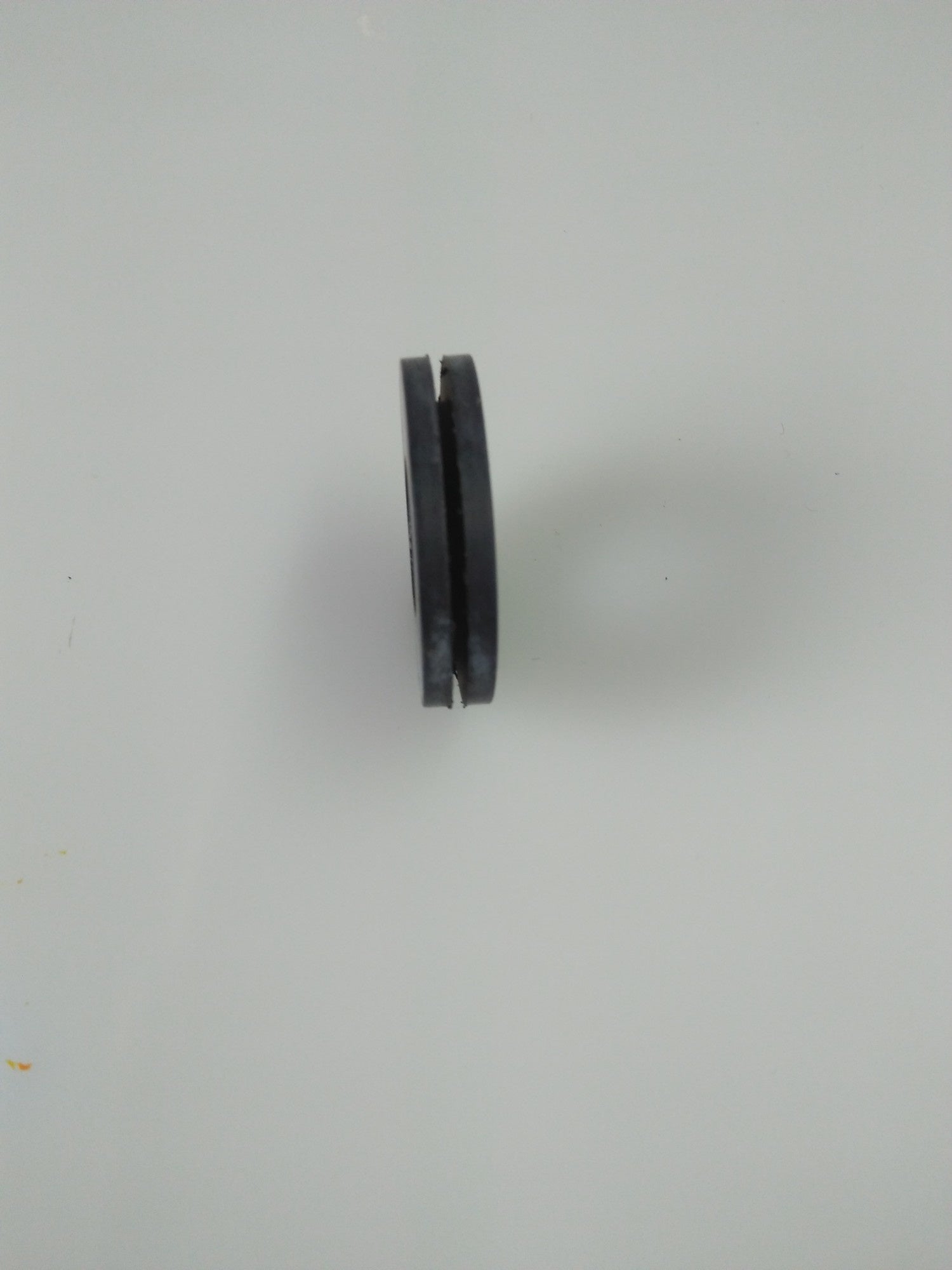 Rubber ring around LHM/LHS hose where hose passes Tie-rod of radiator Citroën ID/DS